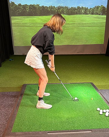 Warum ein Golfschläger-Fitting so wichtig ist 6 Golf Fitting Haltung mit Kundin