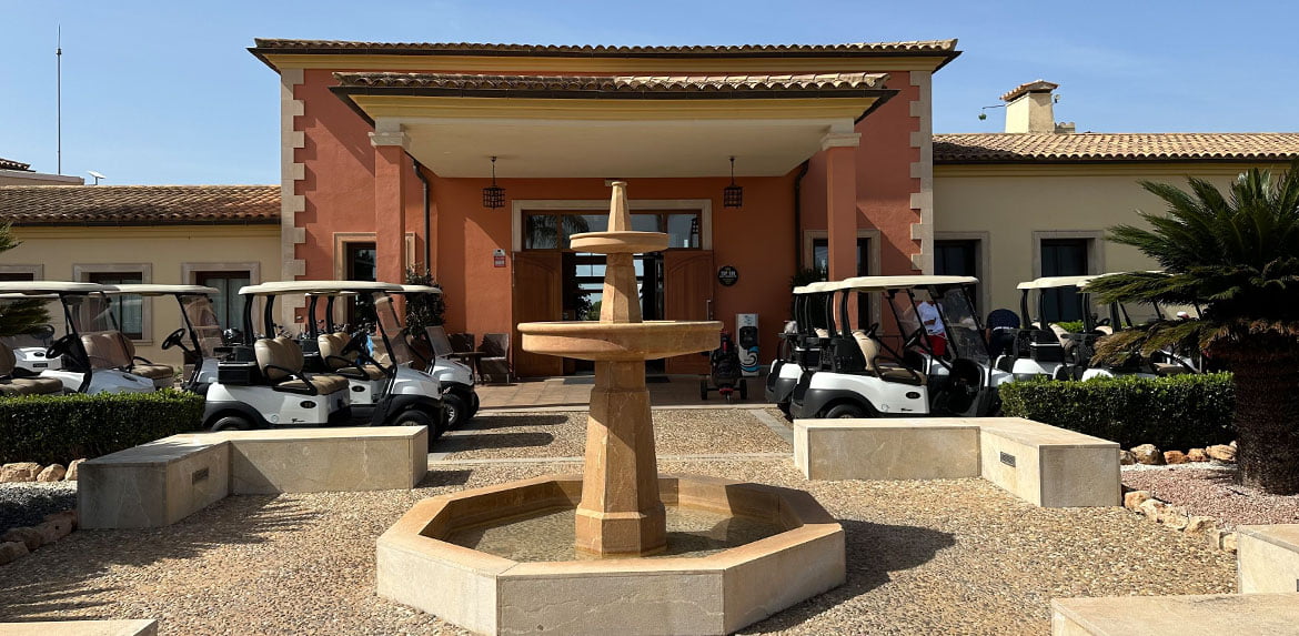 Son Gual Clubhaus Blick von aussen