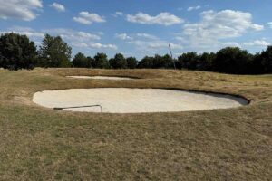 Golfclub Seddiner See - Einzigartiges Design und zwei Meisterschaftsplätze 5 Nordplatz des Golfclubs Seddiner See mit ausgetrocknetem Fairway im Juni 2025