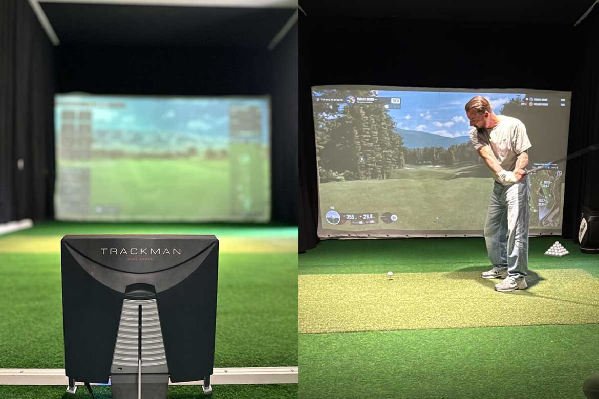 Ein Golfspieler spielt Indoor Golf zuhause