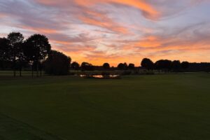 Sonnenuntergang über dem Golfclub Steinhuder Meer